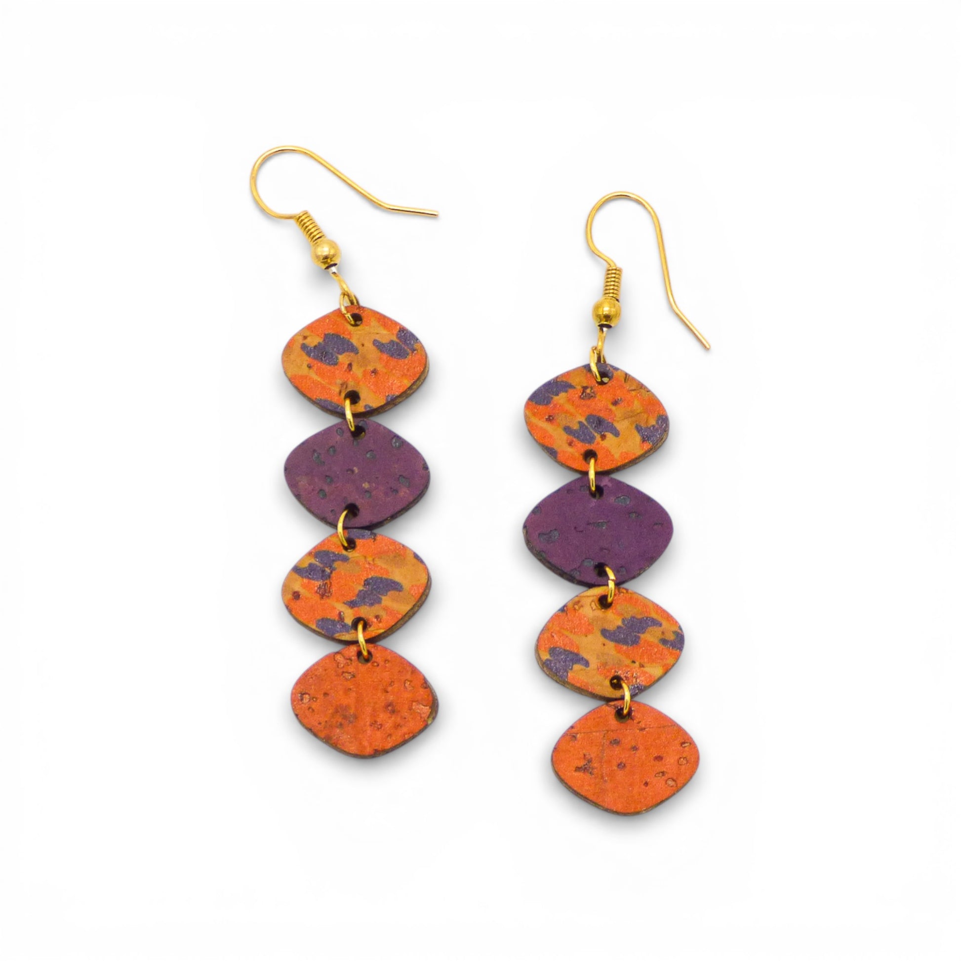 Pendulous cork earrings "Evora" by Cork Colors, showcasing a unique and eco-friendly design in earthy tones.
