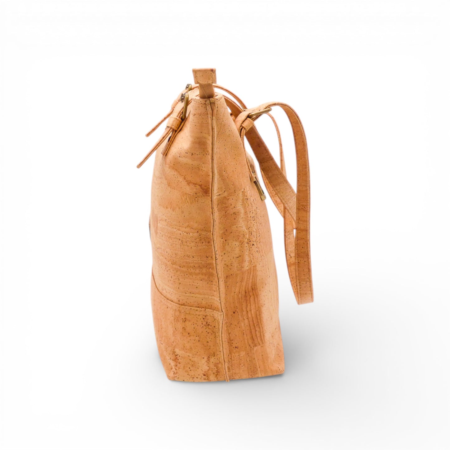 Sac épaule Montado en liège, conçu avec un design moderne et une texture unique, présenté sur fond neutre.