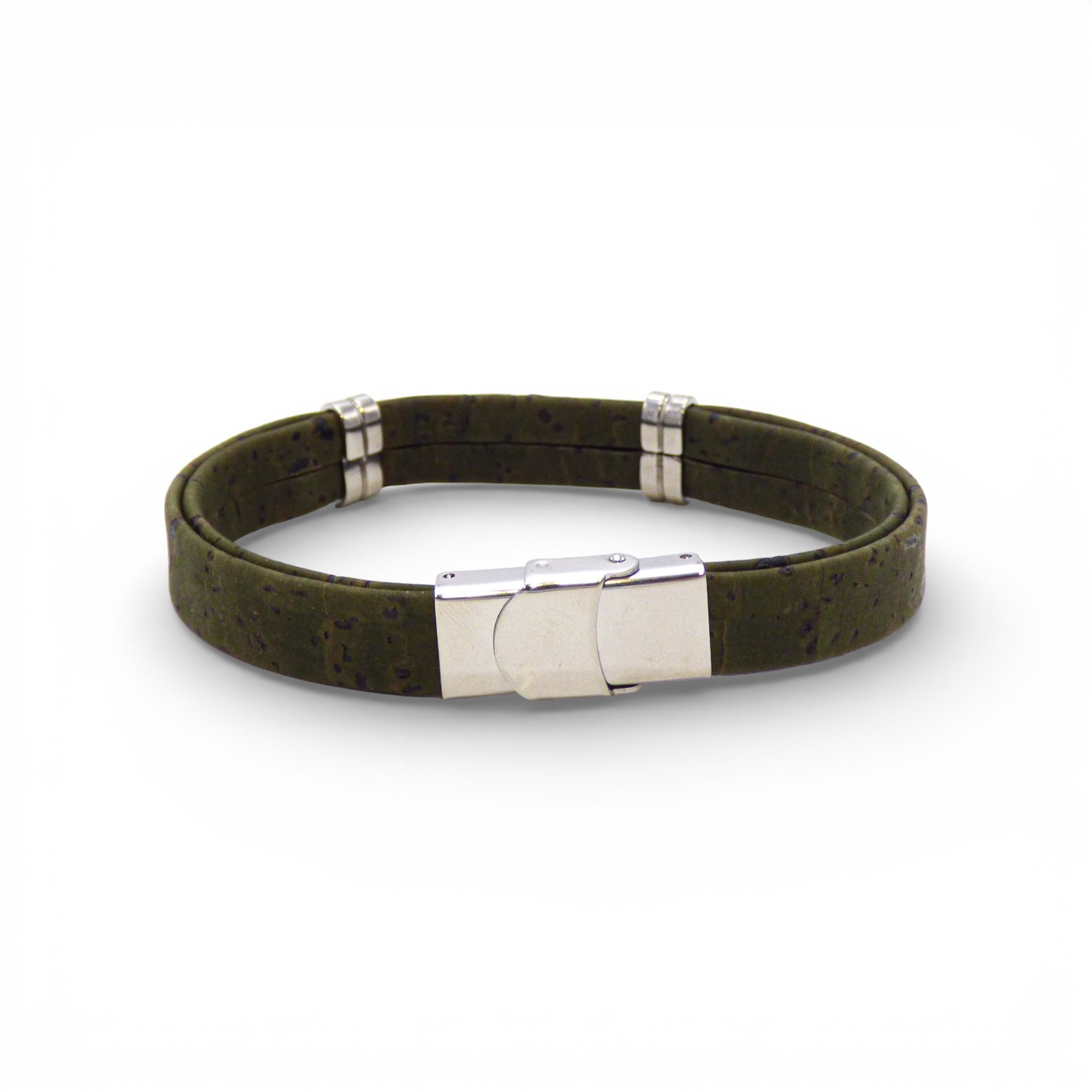 Bracelet en liège vert posé à plat, fermé — Cork Colors, fermoir et passants acier, Portugal