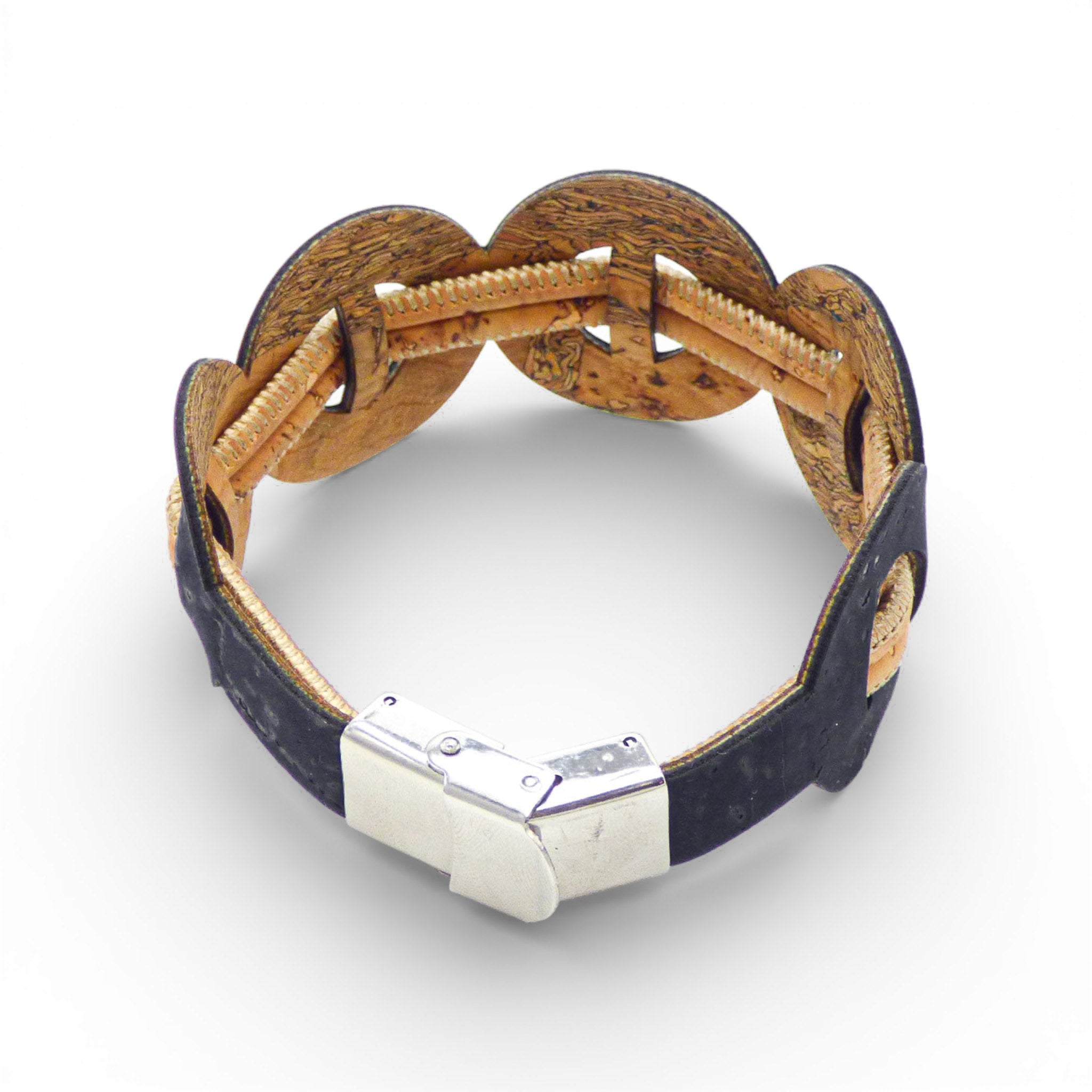Dos d'un bracelet cercles entrelacés en liège bleu marine et naturel — Cork Colors, Portugal