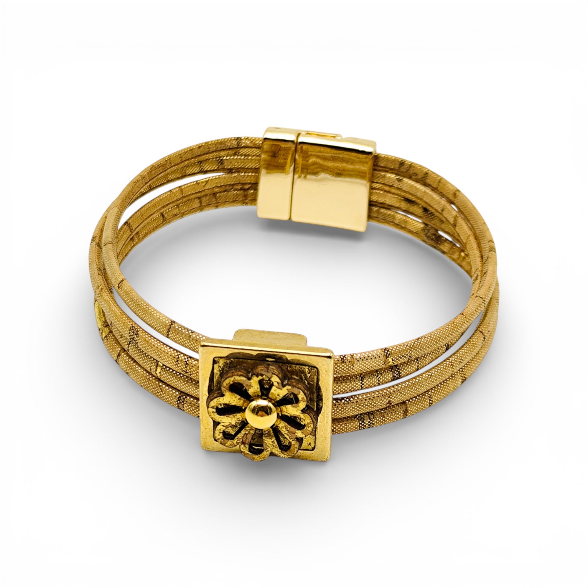 Natural cork bracelet with a golden flower detail and magnetic clasp by Artipel, designed for women.
