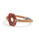 Détail gravure soleil sur bracelet en liège orange et cordon naturel, accessoire écologique