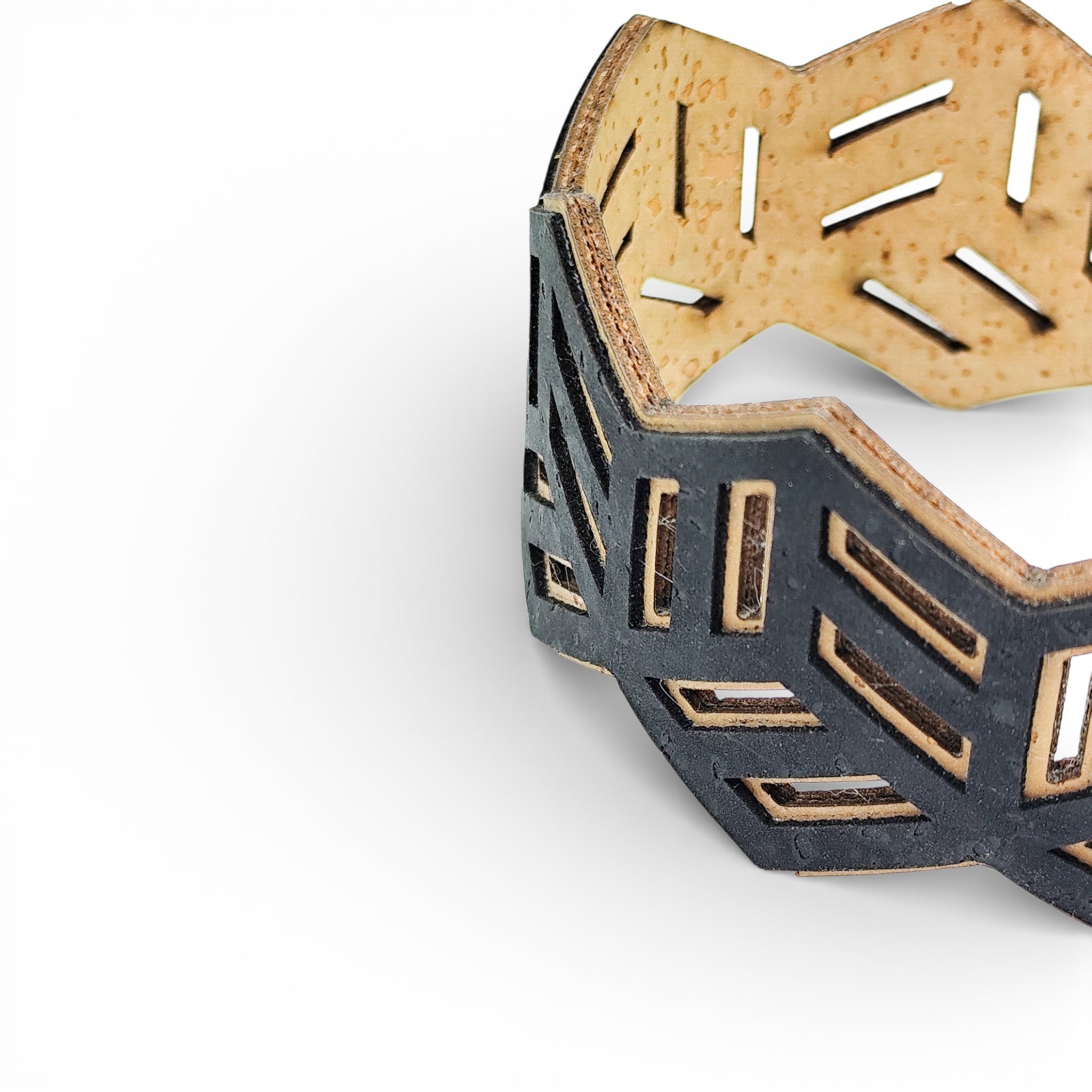 Bracelet vegan et éco-responsable en liège naturel du Portugal : Bracelet Manchette Hexagone Noir - Artipel - Home & Liège