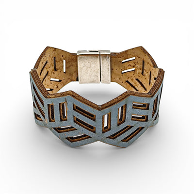 Manchette en liège turquoise motif hexagone — Artipel, fermoir métal blanchi, Portugal