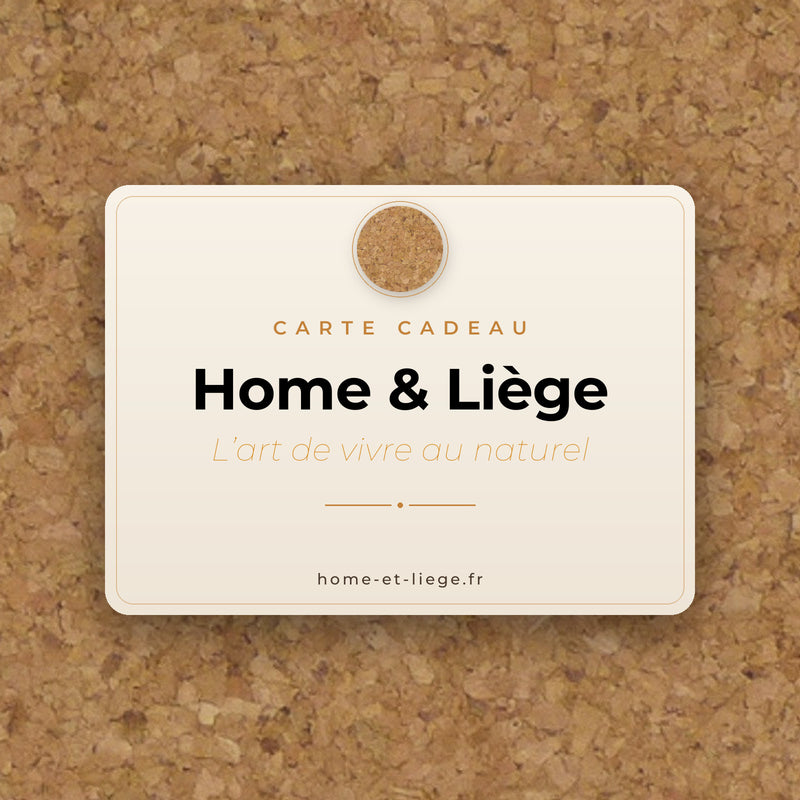 Carte-cadeau Home & Liège épinglée sur panneau clair — slogan L'art de vivre au naturel, Portugal