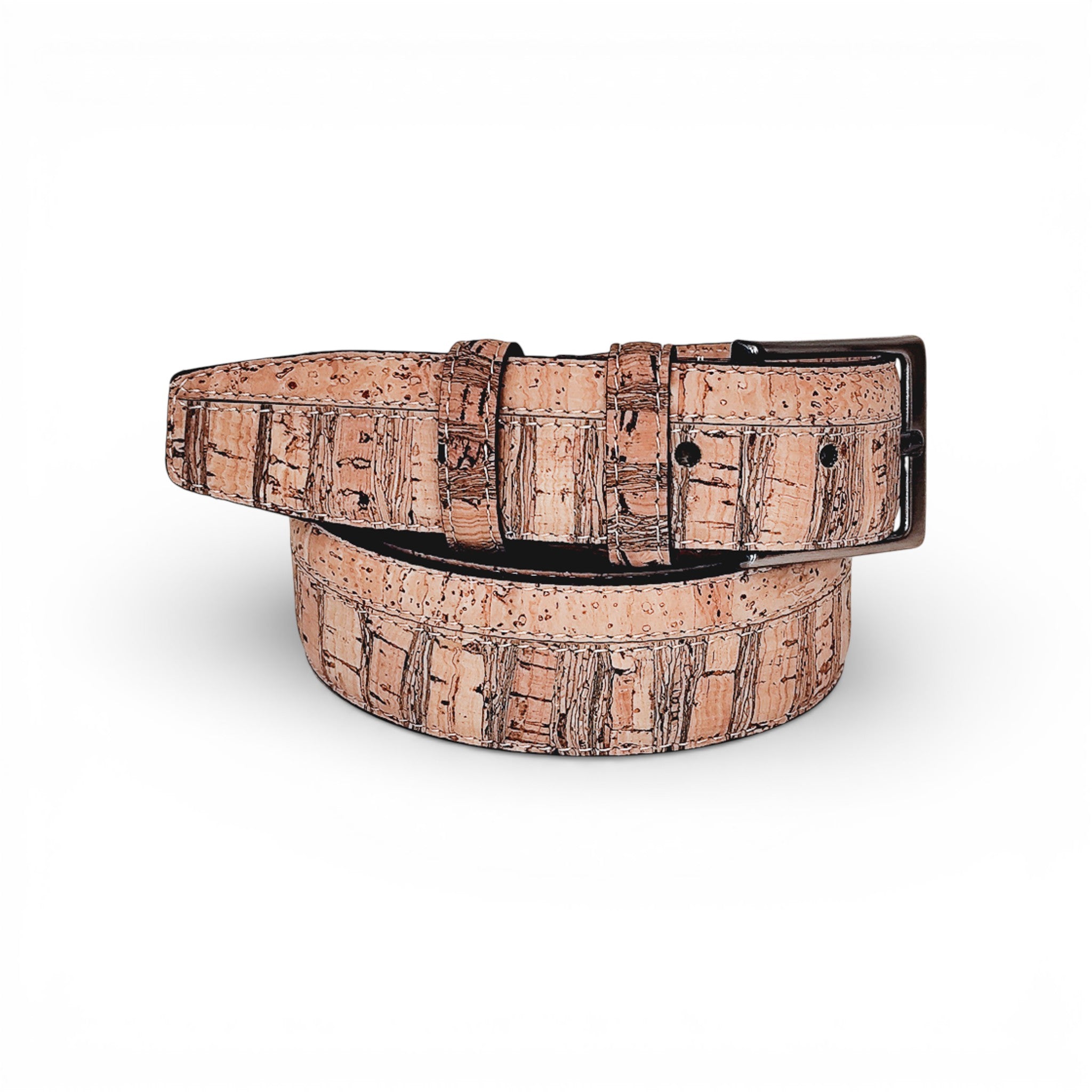 Ceinture en liège naturel à grain marbré enroulée — TC Cortiça, boucle gunmetal, Portugal
