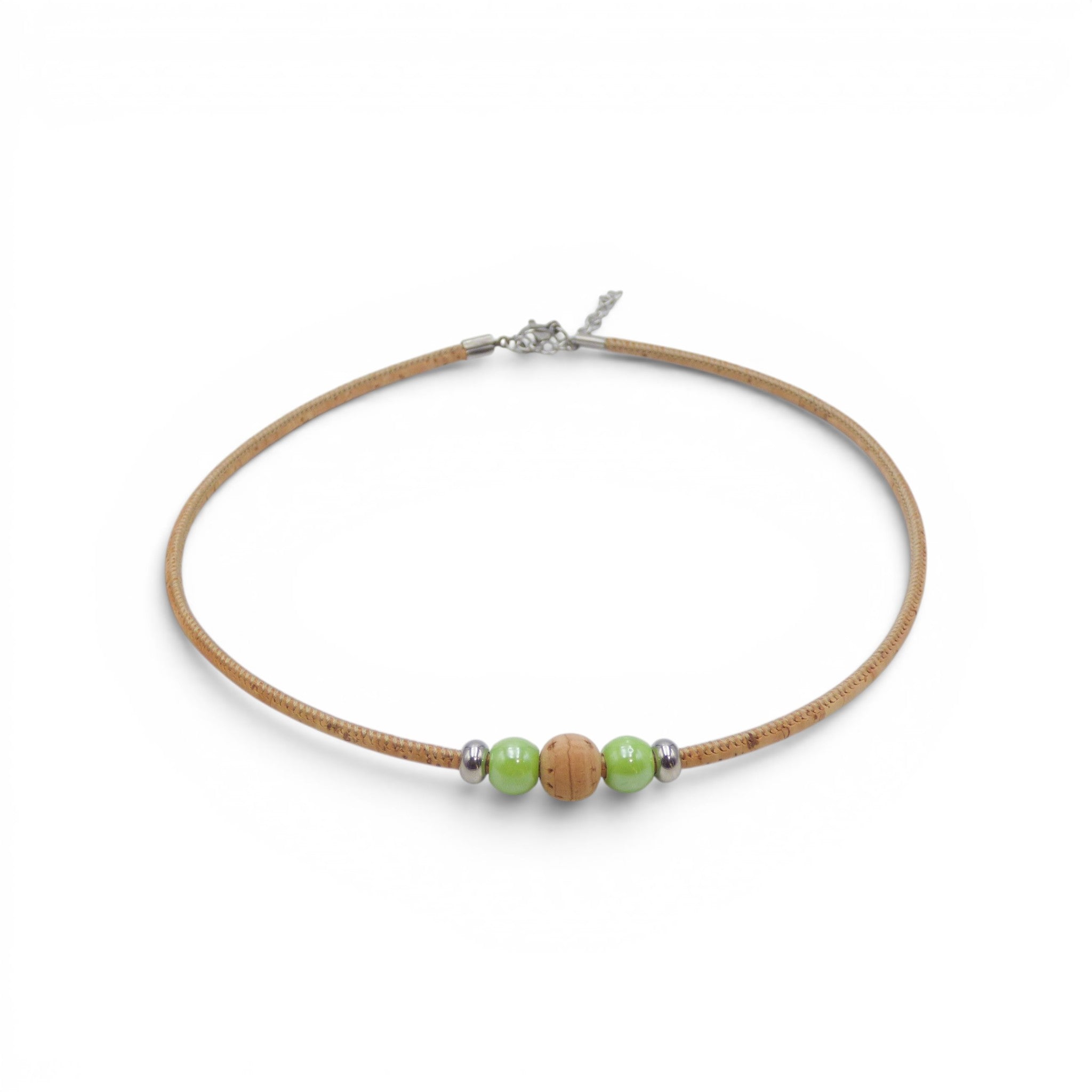 Perles vert tendre et bille de liège sur cordon, collier nature et écoresponsable pour femme