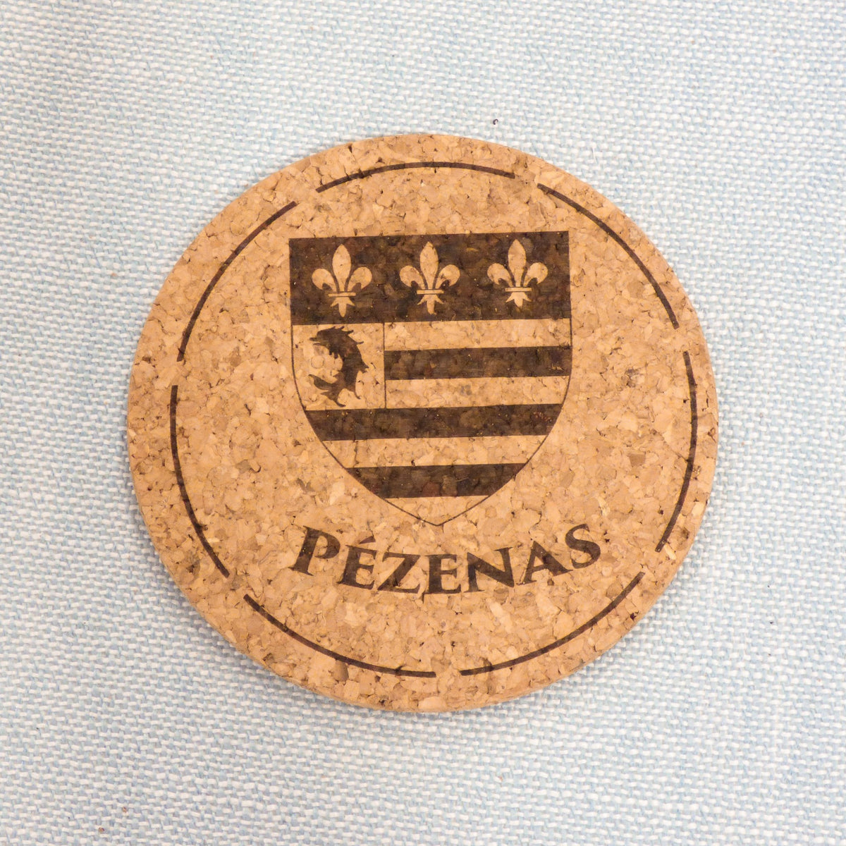 Dessous de verre gravé du blason de Pézenas, souvenir du Languedoc à offrir