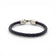Bracelet homme fin tressé en cuir bleu nuit — Artipel, fermoir métal argenté, vue de face, Portugal