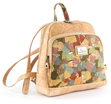 Sac à dos en liège "Mosaïque" de Montado, affichant un design coloré et texturé, idéal pour un usage quotidien.