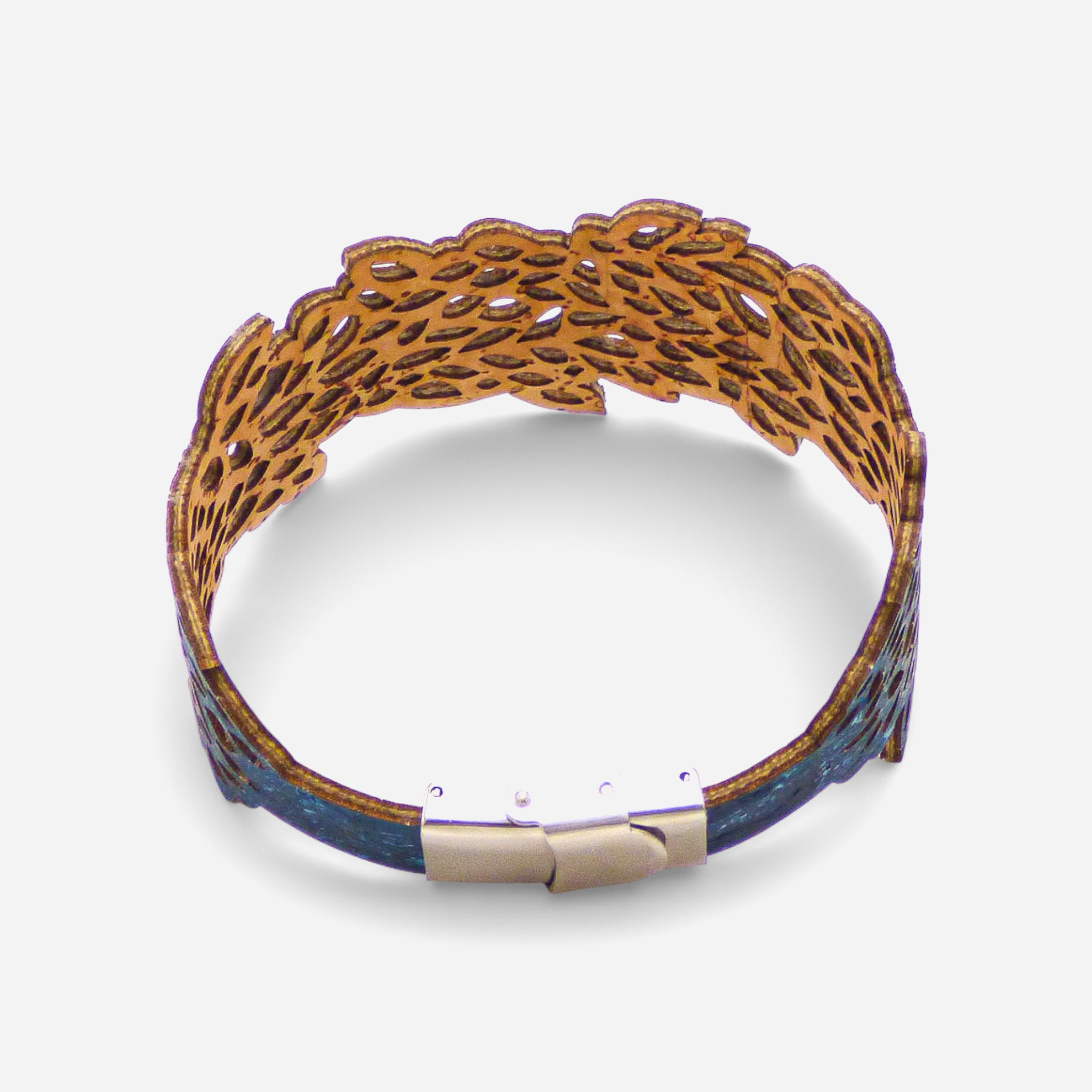 Manchette Dentelle Végétale bracelet in dark blue cork with intricate leaf pattern, designed for women by Cork Colors.