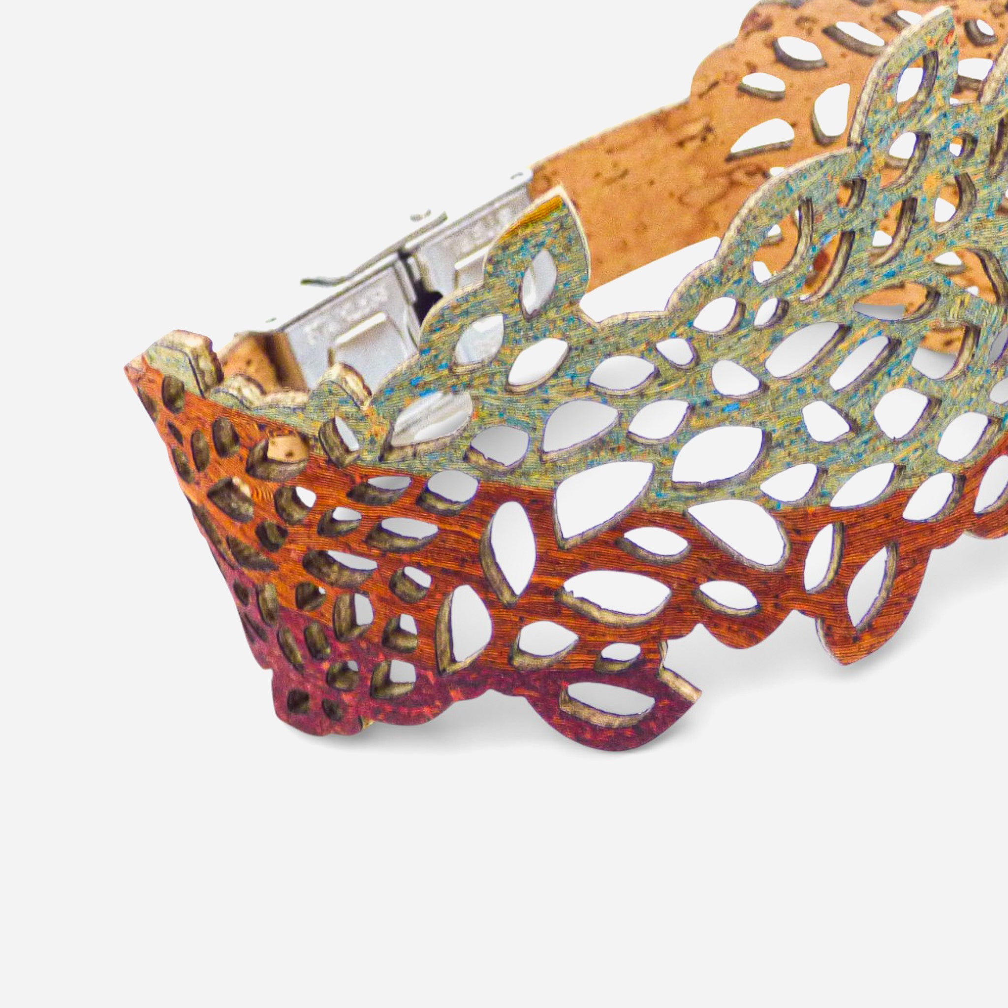 Manchette Dentelle Végétale bracelet in cork with autumn foliage design, showcasing intricate cut-out patterns.