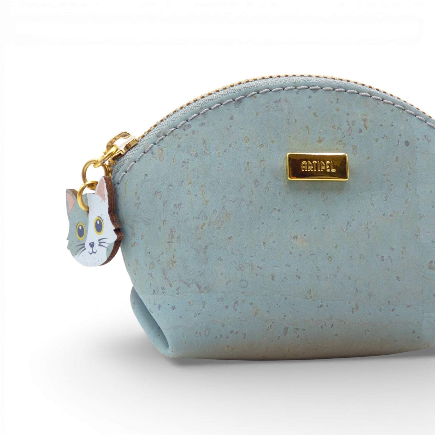 Artipel "Petit Chat d'Amour" porte-monnaie in blue with a cat charm, showcasing its artisanal design and details.
