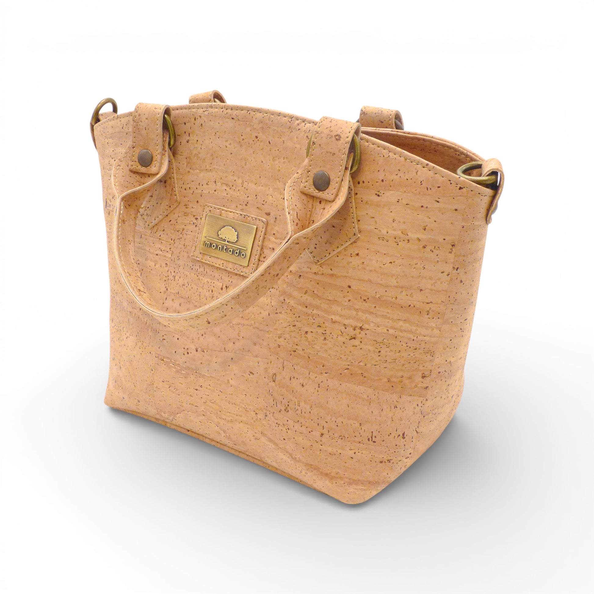 Tendance Montado sac en liège, petit cabas vegan, vue en trois quarts mettant en avant sa texture et son design unique.