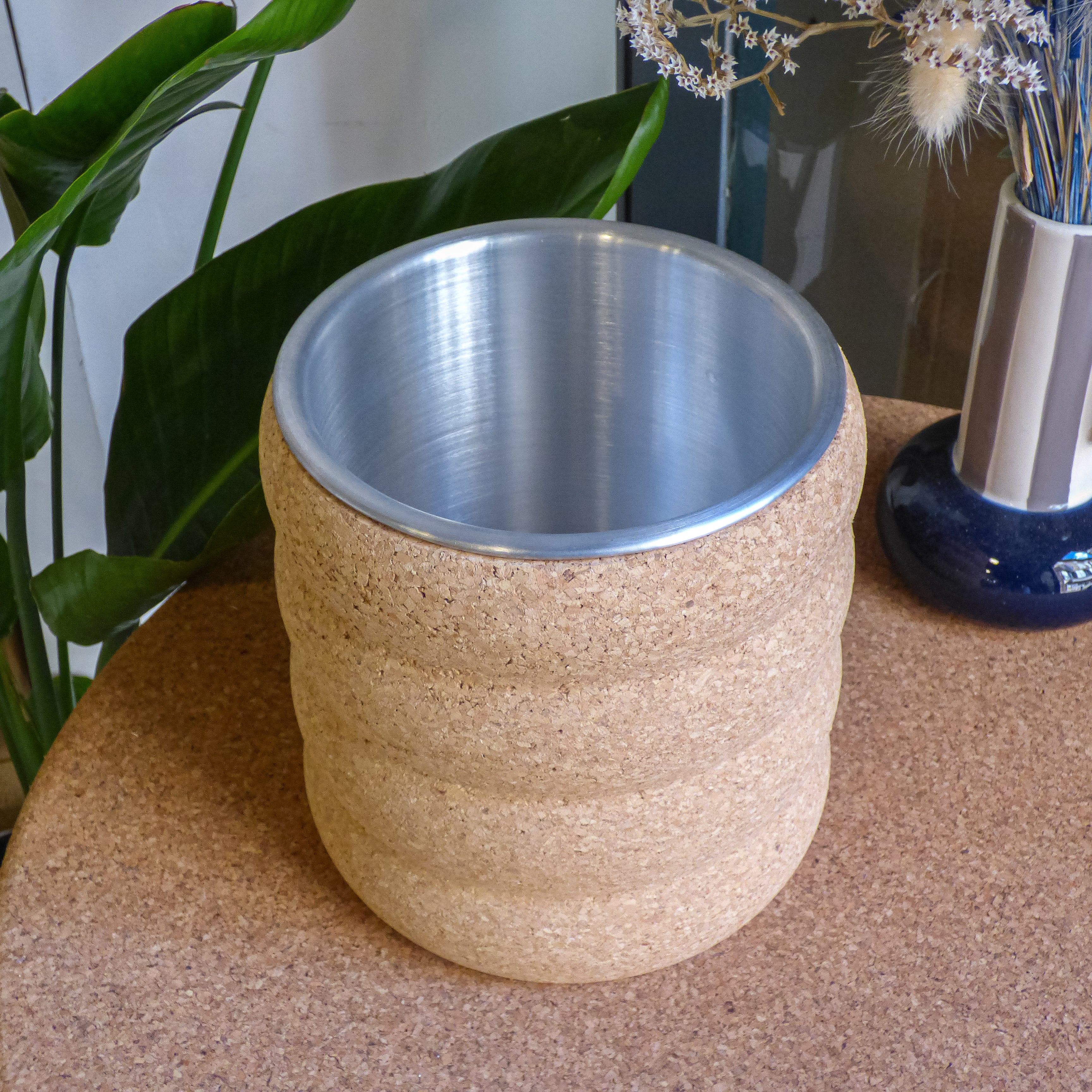 Seau à bouteille Gomos en liège naturel, intérieur métal isolant et anse — artisanat Portugal