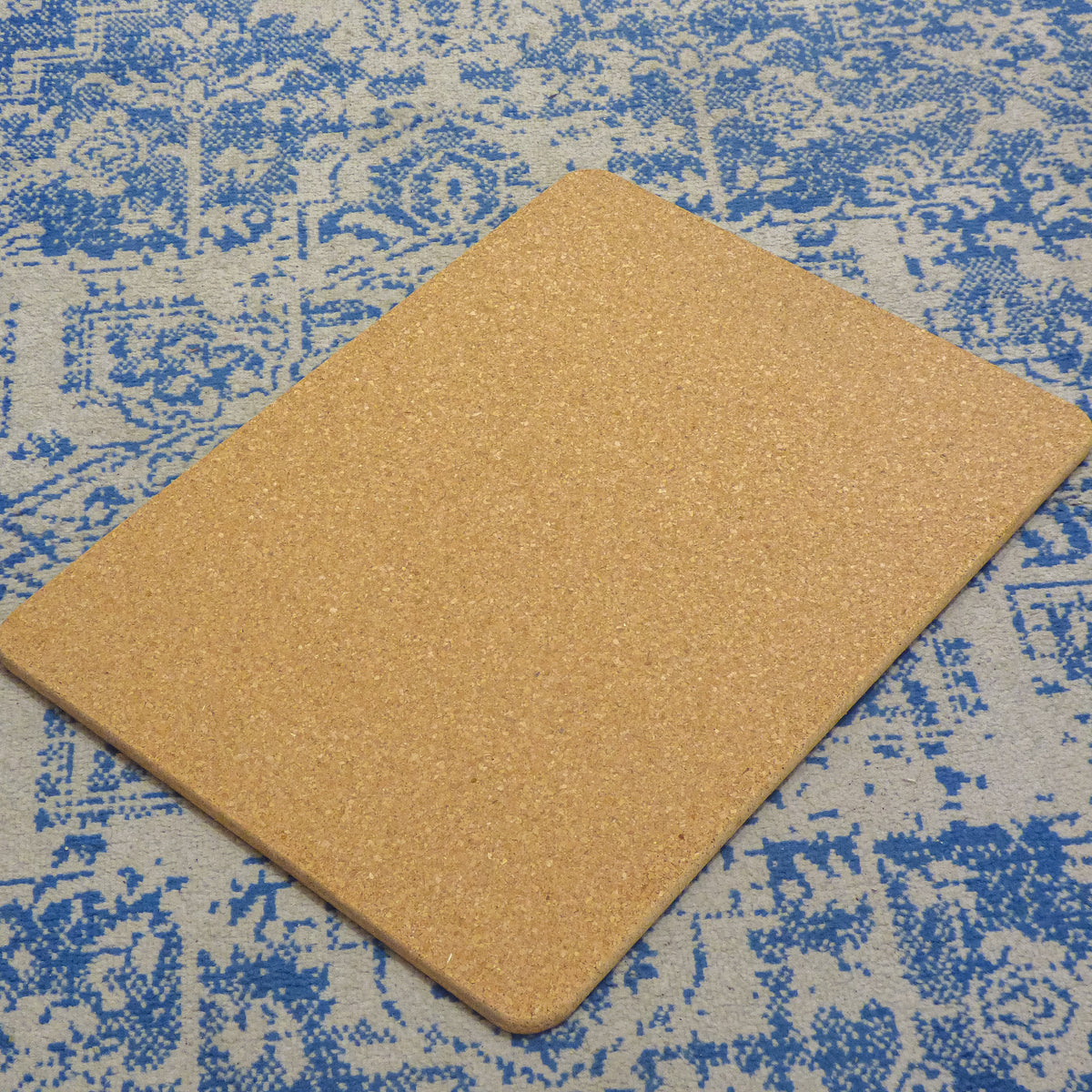 Tapis de bain rectangulaire en liège naturel à grain fin, posé à plat — Viking, Portugal
