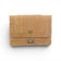 Rabat fermé bouton doré sur porte-monnaie beige brut