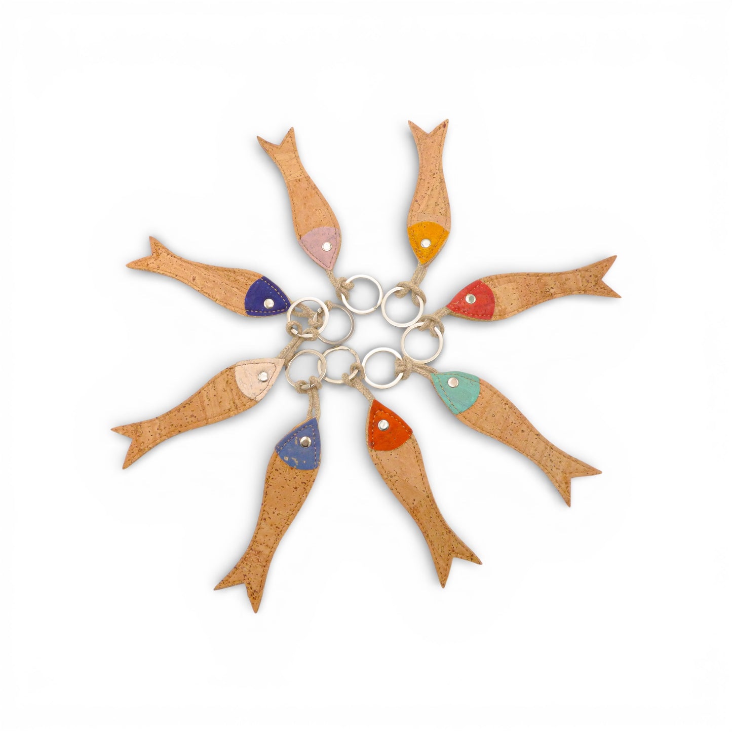 Porte-clés Sardine en liège Amador Varum, avec design artisanal coloré, mettant en valeur l'artisanat local.
