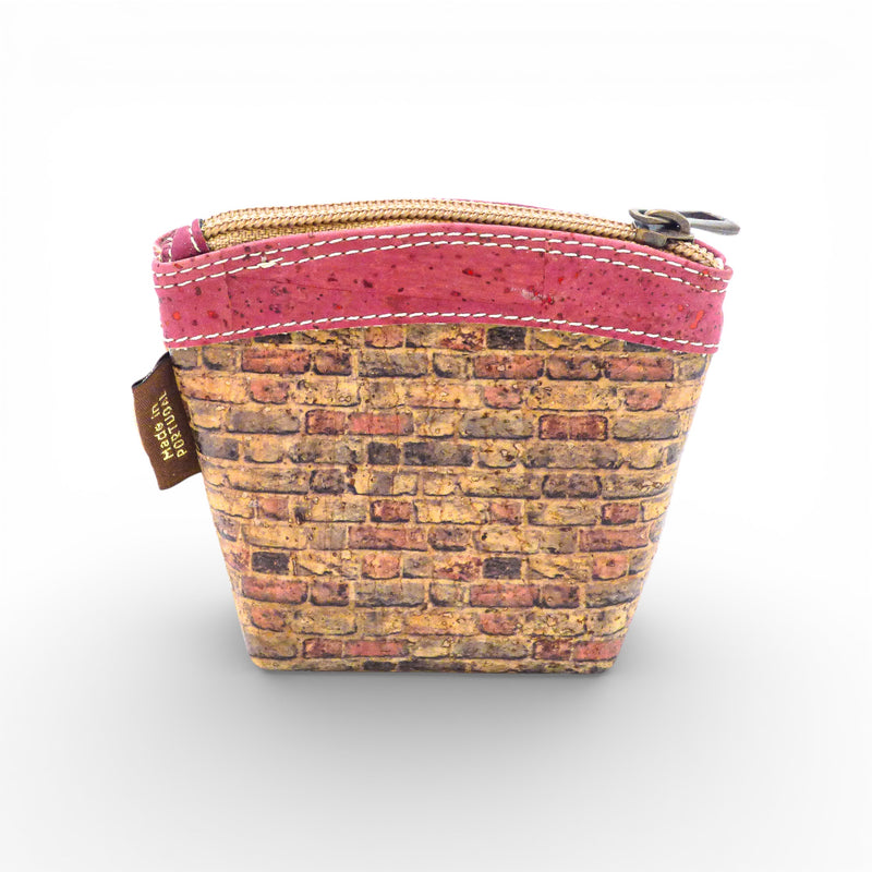Pochette en liège motif briques, bande rose framboise, zip doré — Amador Varum, Portugal