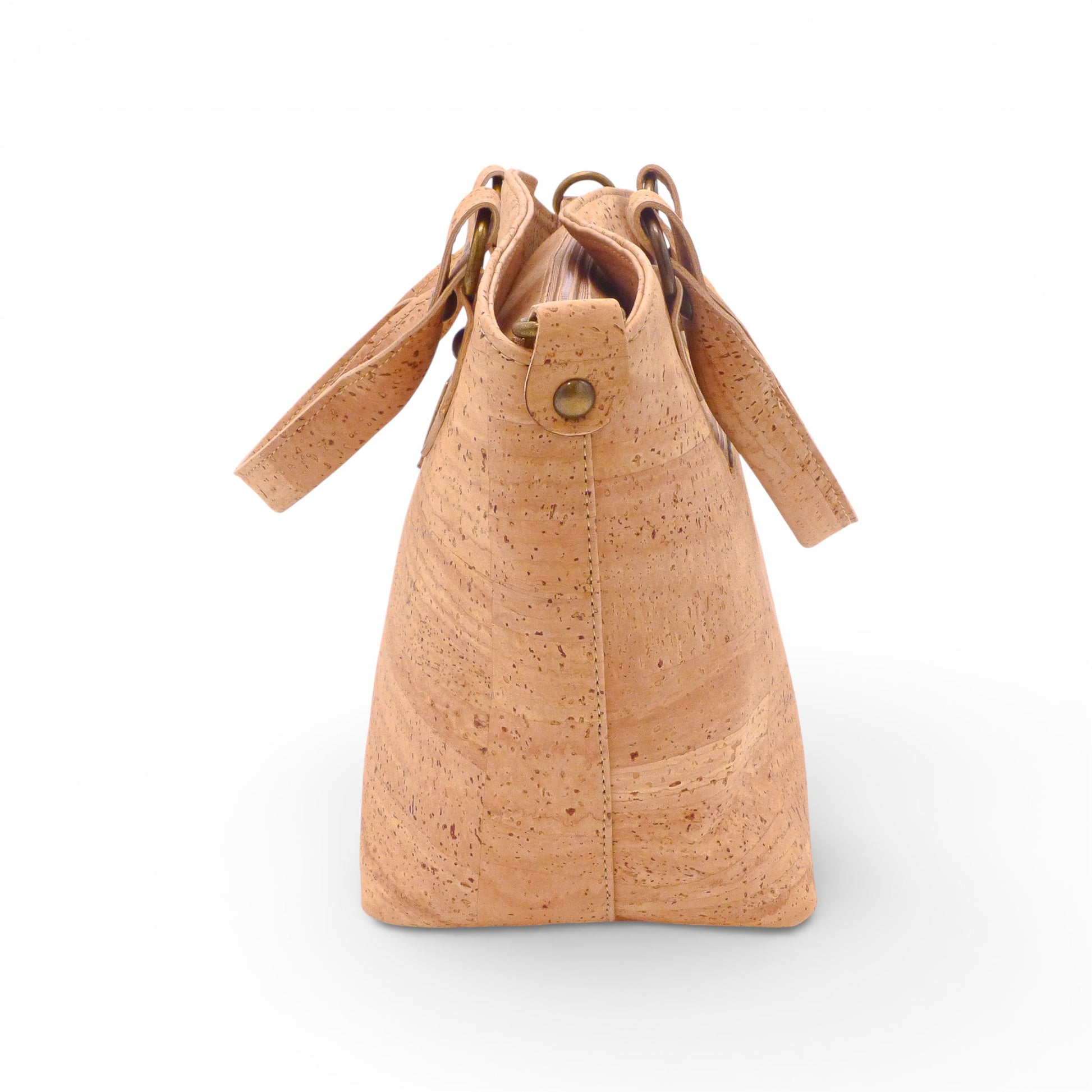 Tote bag in cork with stylish finishes, showcasing the Montado brand and profile view with natural texture.