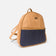 Sac à dos en liège et bleu nuit vu de trois quarts, forme galbée