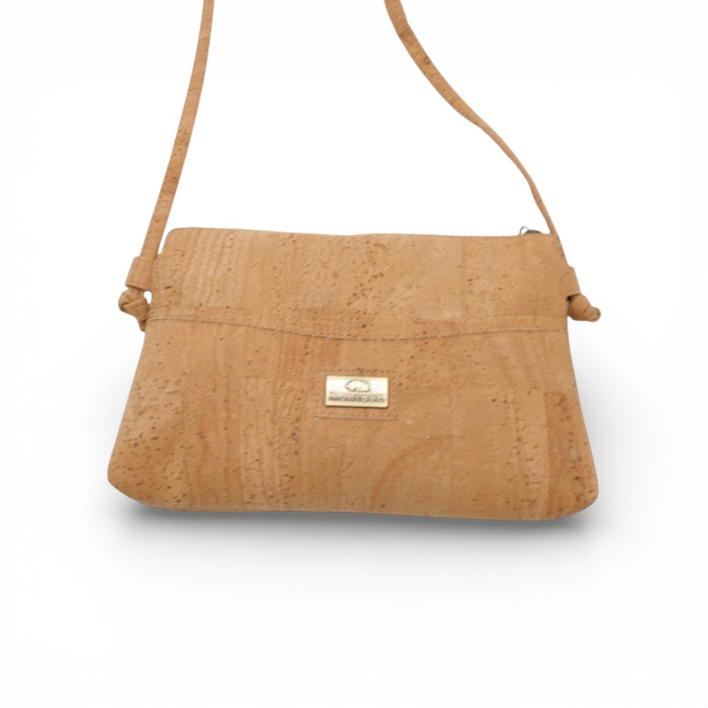 Mini pochette bandeau en liège naturel uni — Montado, vue face, plaque logo, Portugal