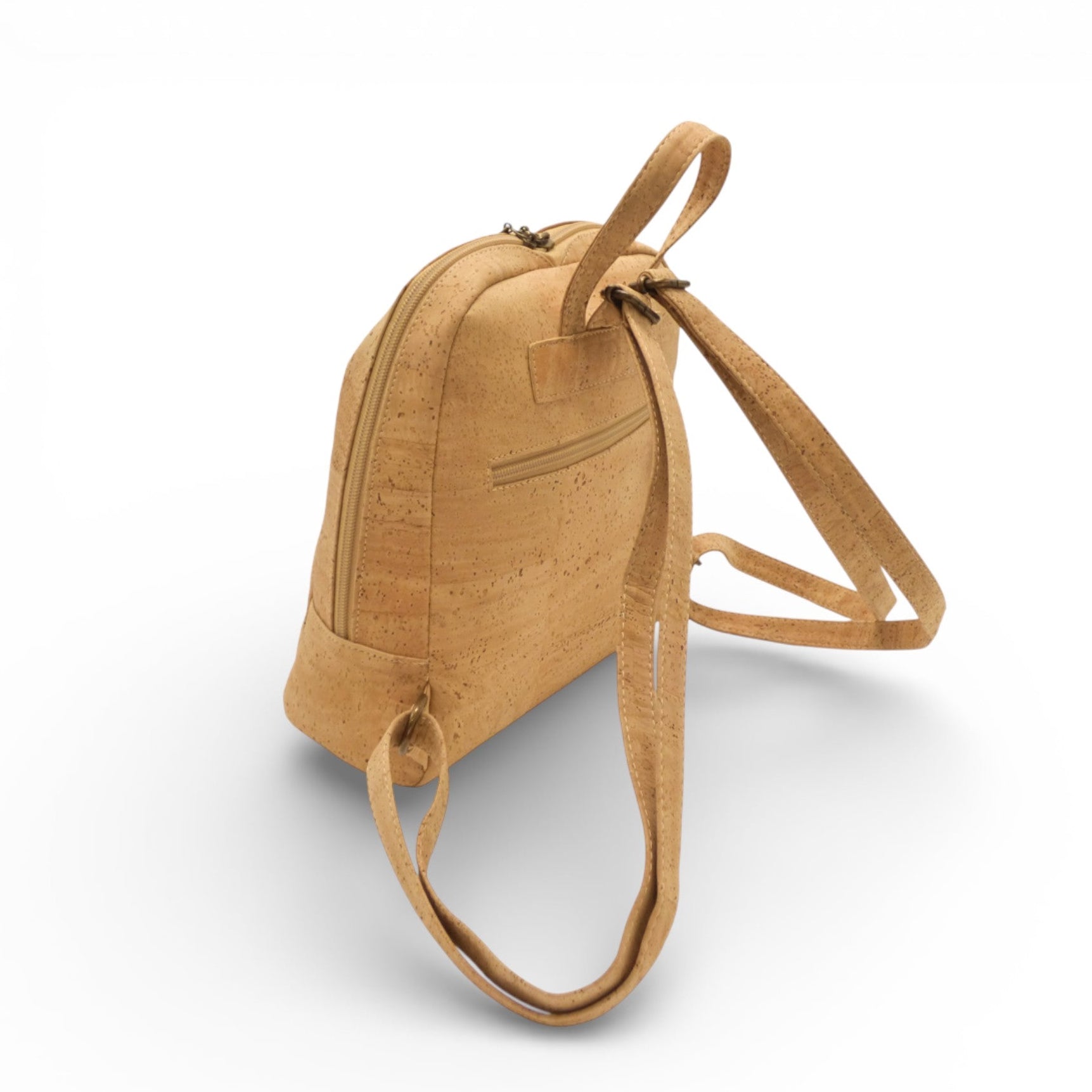 Sac à dos compact en liège naturel Montado, avec bretelles ajustables et design élégant.