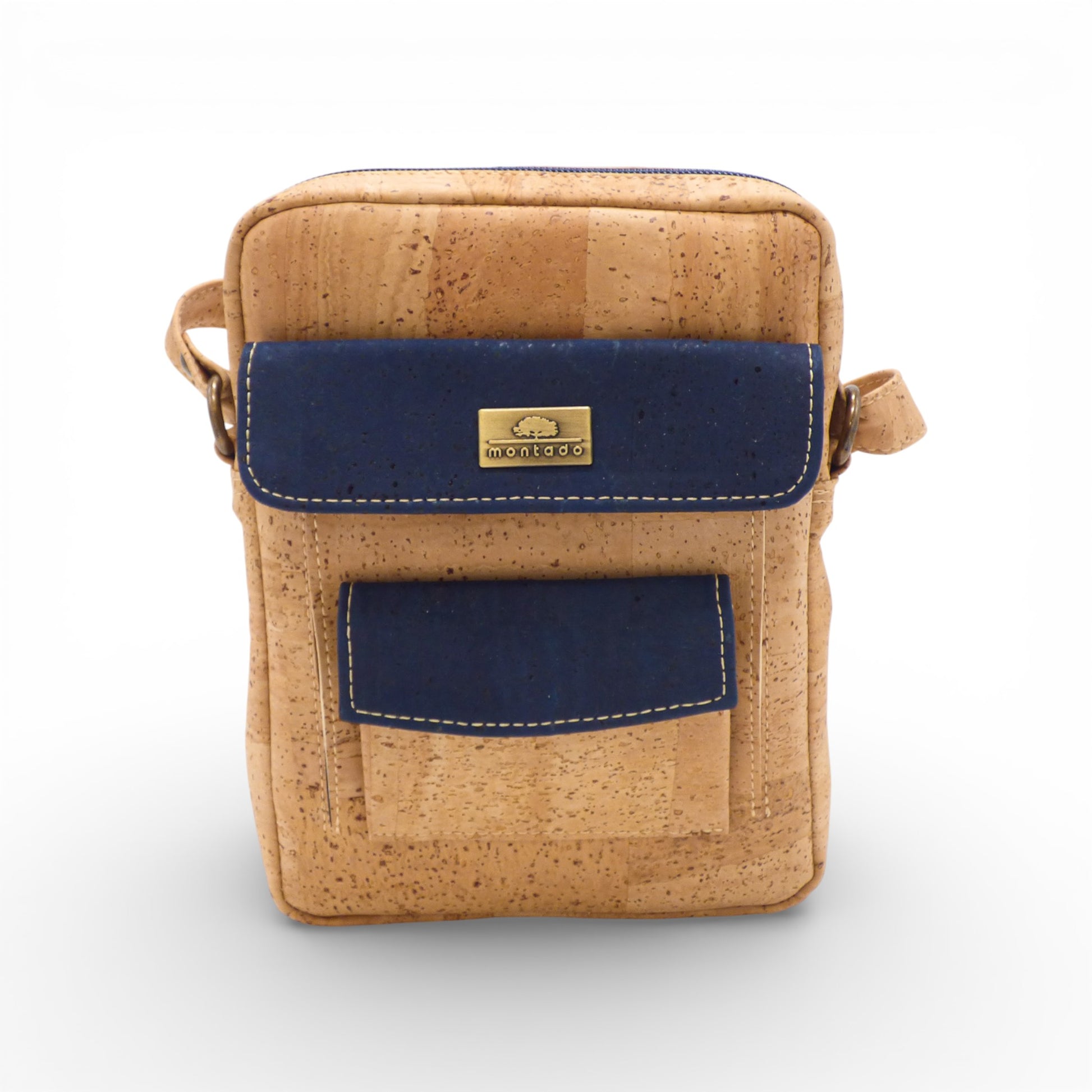 Petite Montado sac bandoulière bleu et naturel en liège avec trois poches extérieures, écologique et élégant.