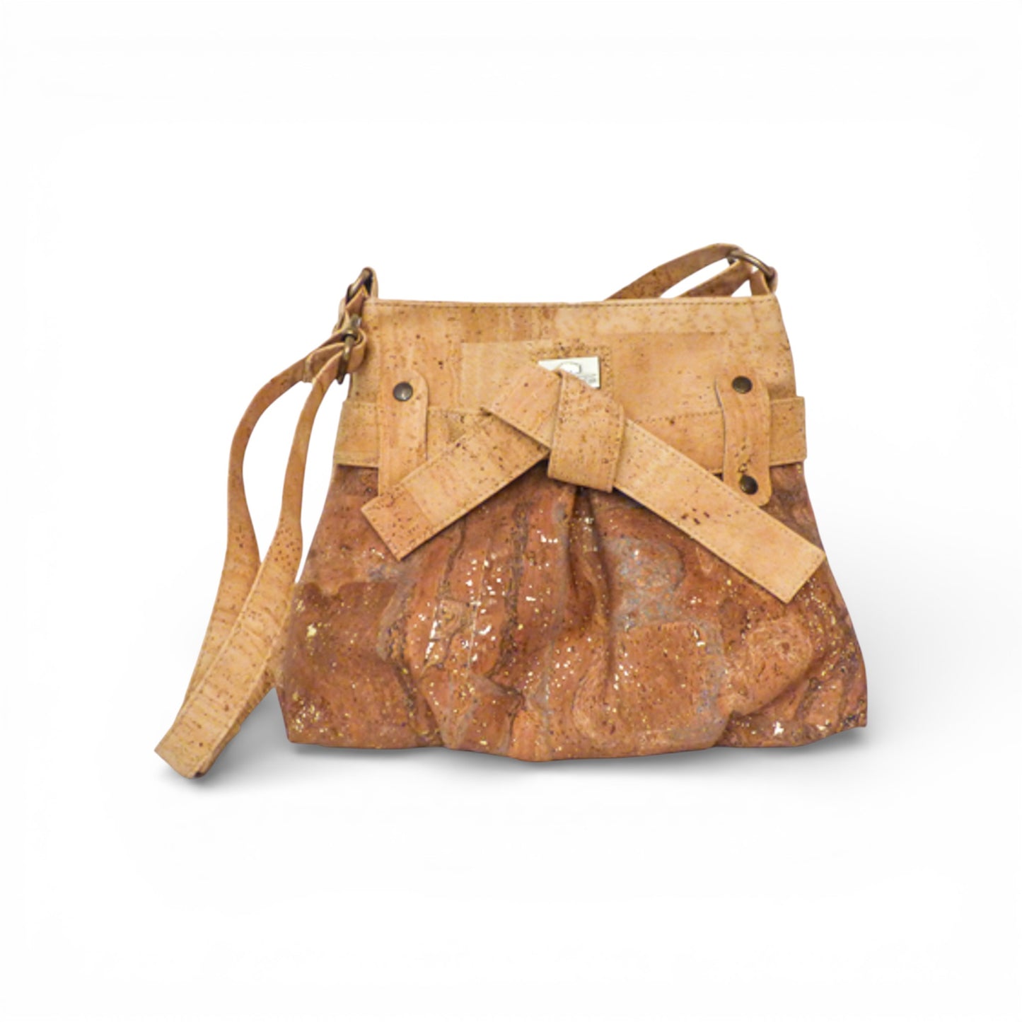 Sac bandoulière "Nœud" en liège marron doré, artisanal de Montado, vue de face avec motif élégant.